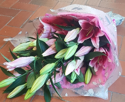 Pink lily bouquet